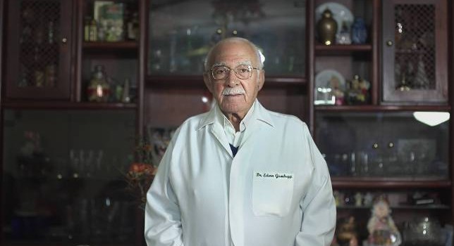 Paulista realiza sonho e se forma em Medicina aos 82 anos